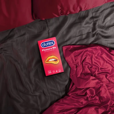 Durex Pleasure Me - bordázott-pontozott óvszer (12 db)