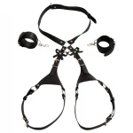 Bad Kitty - nyitott bondage csípőhám bilincsekkel (fekete)