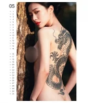 Tattoo Girls 2027 - erotikus falinaptár, ajándék férfiaknak (1 db)